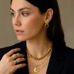 Come abbinare gioielli di brand diversi senza errori? I consigli per un mix & match che valorizza